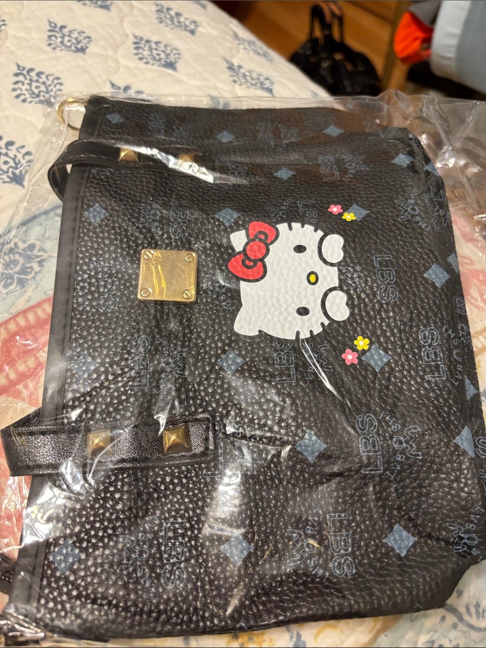 Sanrio Hello Kitty Black Crossbody Bag with Red Bow - Picture 4 of 4